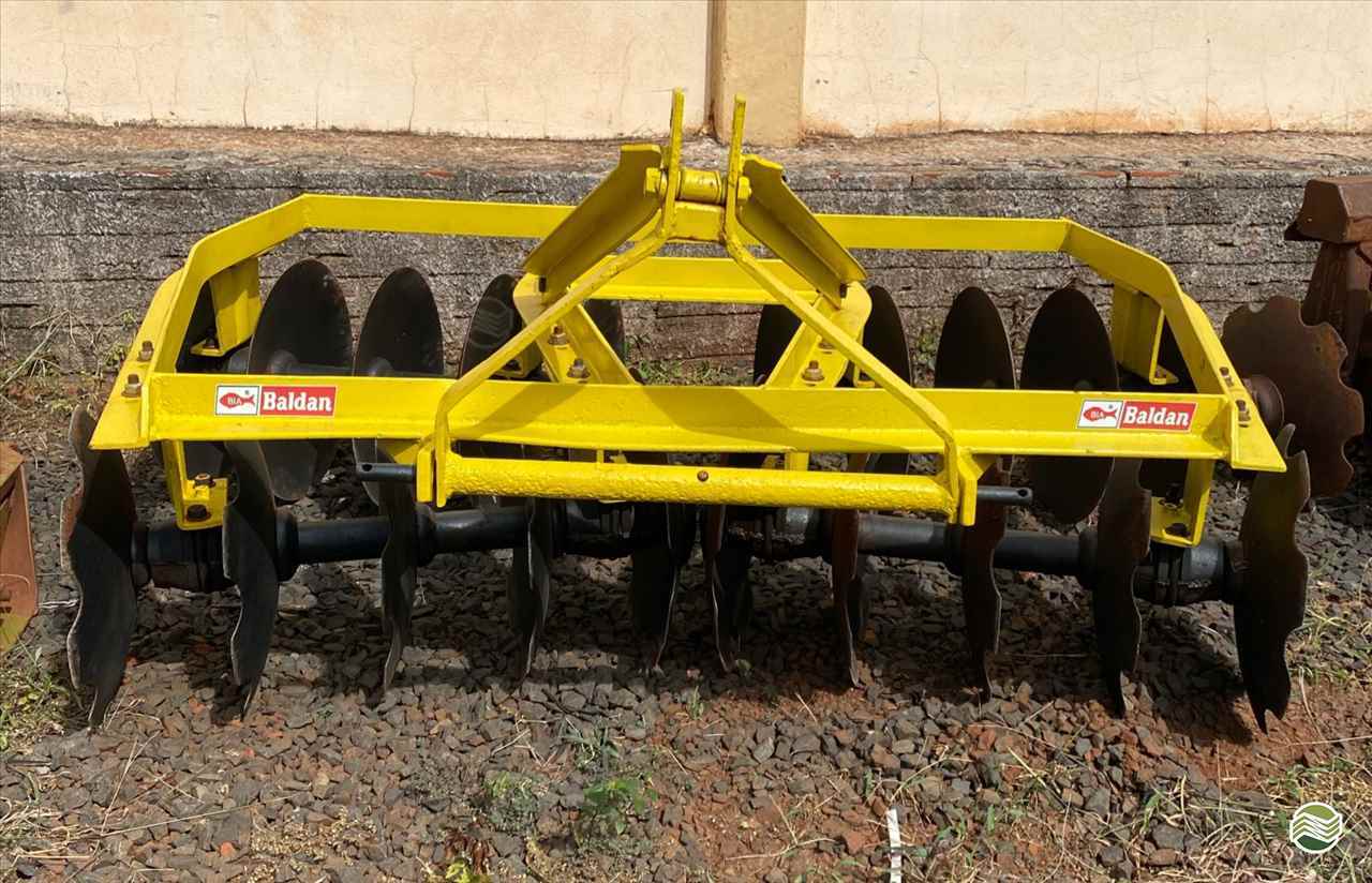 IMPLEMENTOS AGRICOLAS GRADE NIVELADORA NIVELADORA 20 DISCOS Camtrac Máquinas Agrícolas MARIALVA PARANÁ PR